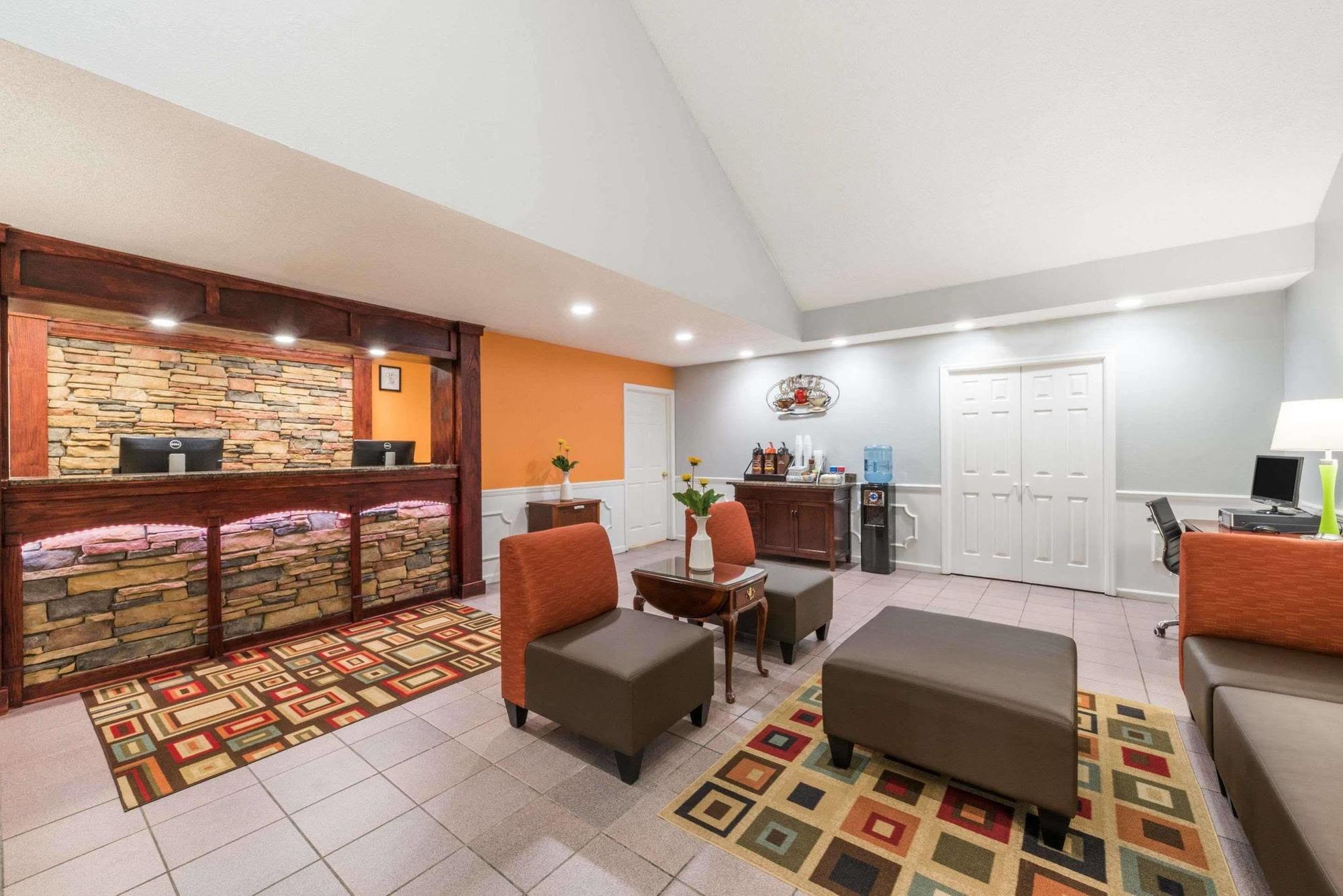 Super 8 By Wyndham Alexander City Exterior photo